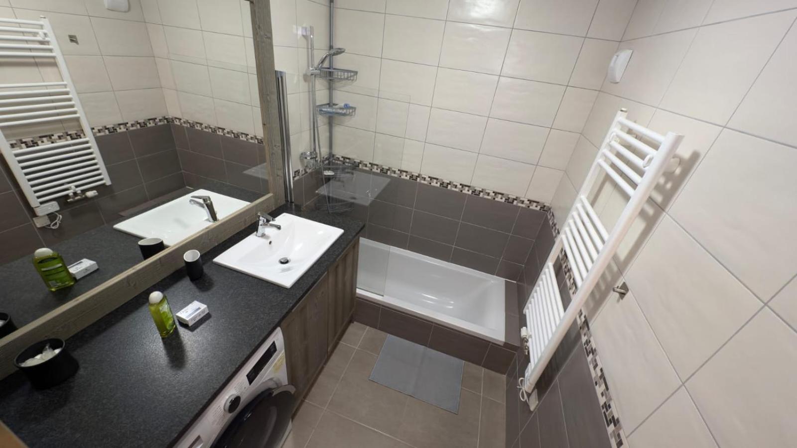 Le Criou - 3 Bedroom Apartment 5 Minutes Walk To The Village Centre ซาโมอ็องส์ ภายนอก รูปภาพ